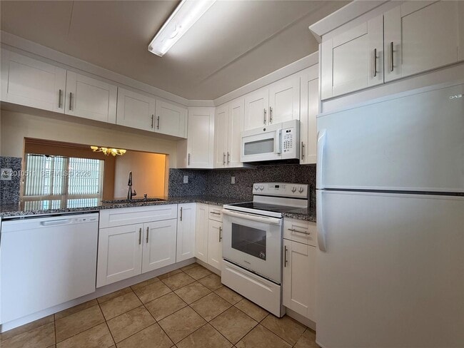 Building Photo - 8340 Sands Point Blvd