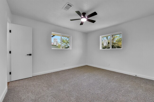 Building Photo - 1913 41st Ave N