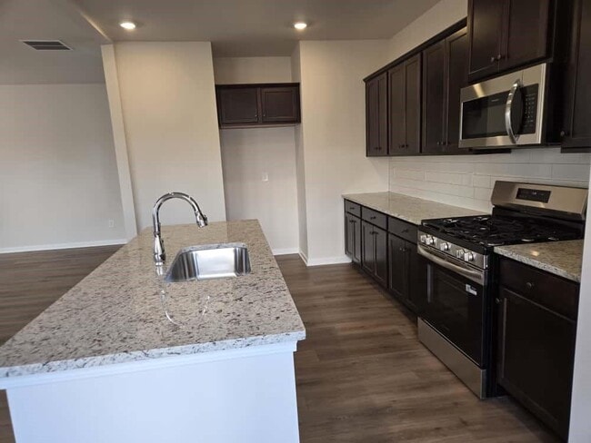 Building Photo - 12 Briarwood Dr W