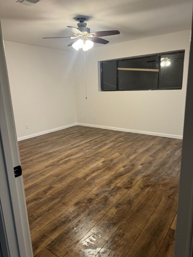 Building Photo - 431 Evergreen Dr