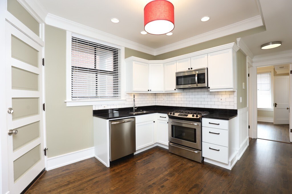 Building Photo - 1928 W Berenice Ave