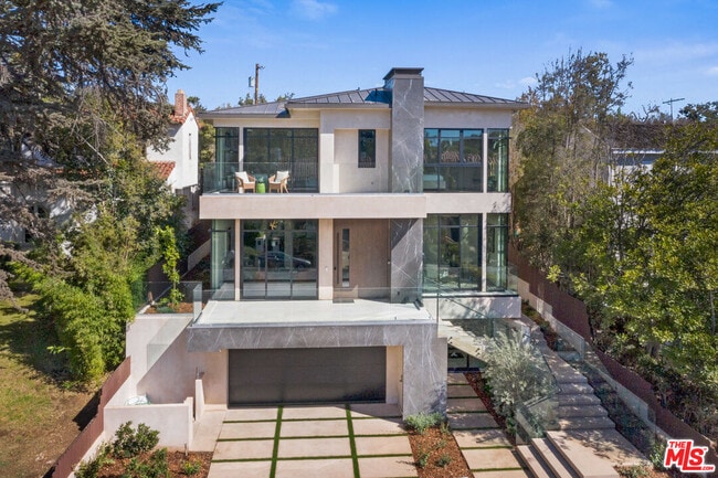 Building Photo - 318 S Medio Dr