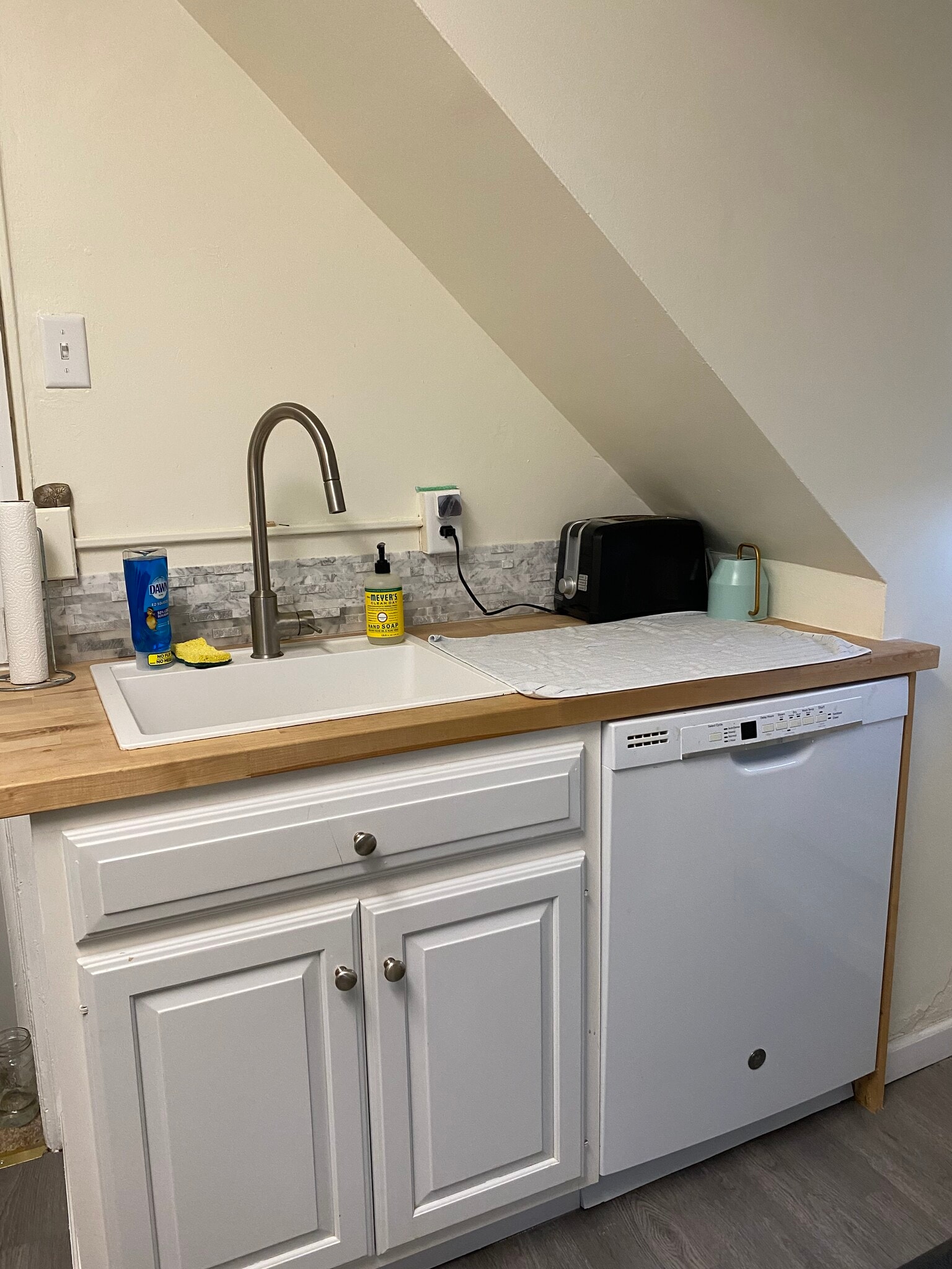 Building Photo - 110 Walnut Ave