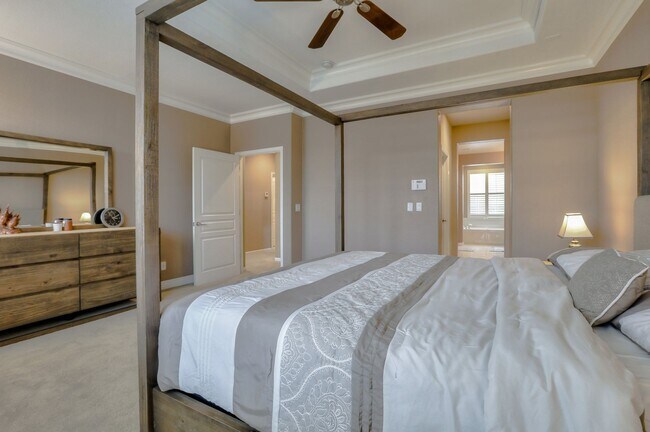 Building Photo - UPGRADED HOME WITH POPULAR FLOOR PLAN ELEG...