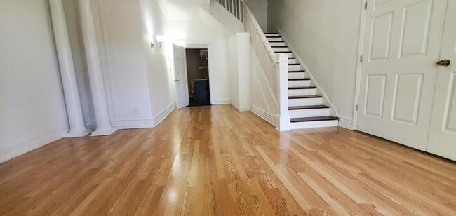 Primary Photo - 201 S Broadway St