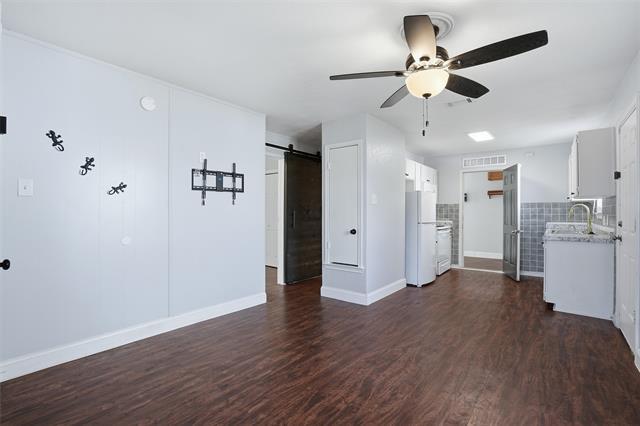 Building Photo - 209 E Lone Star St