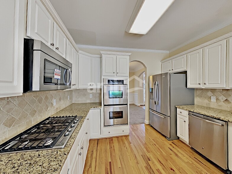 Building Photo - 404 Jessica Ln