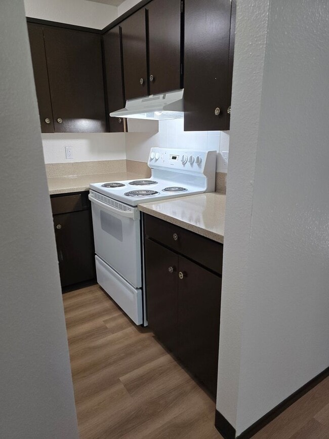Building Photo - Incredible Value!  Upstairs Pet Friendly 2...