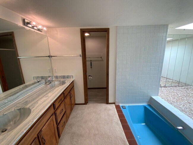 Building Photo - 3 Bedroom Single Story Home Available Near...
