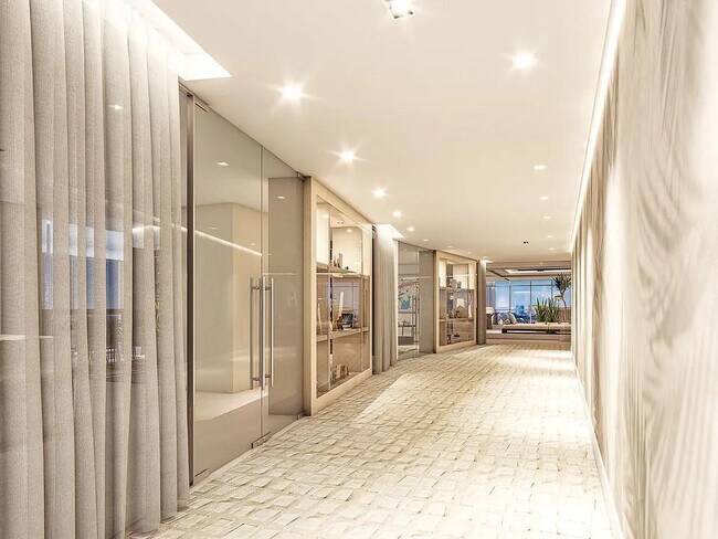 Building Photo - 220 Lake Shore Dr