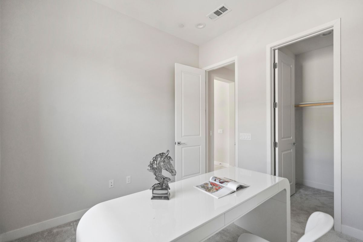 Building Photo - 151 Holliston