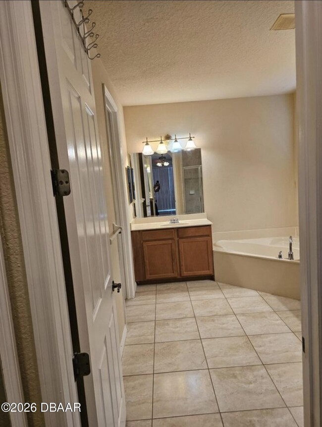 Building Photo - 3848 Calliope Ave