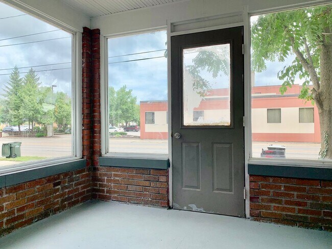 Building Photo - 1783 Sanford St