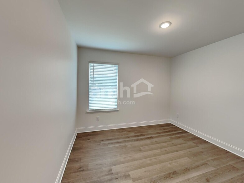 Building Photo - 505 Plano Pass