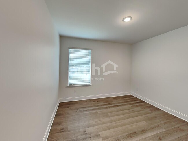 Building Photo - 408 Pointe Dr