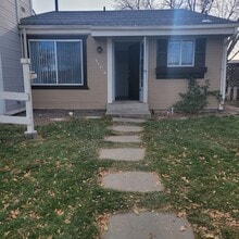 Building Photo - 2 Bed, 1 Bath Condo W/Detached 1 Car Garage & Fenced Yard!!!