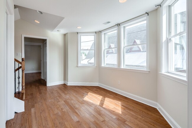 Building Photo - Four Bed Point Breeze Home