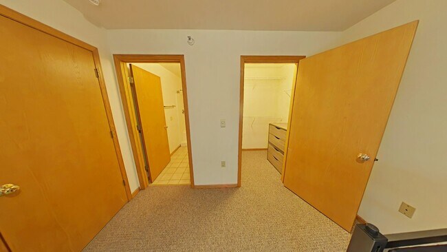 Building Photo - 3 Bedroom, 2 Bathroom