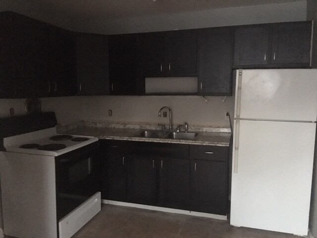 kitchen - 4914 Charlemar Dr