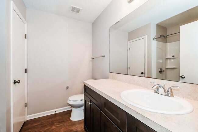 Building Photo - 2285 Brian Lakes Dr E