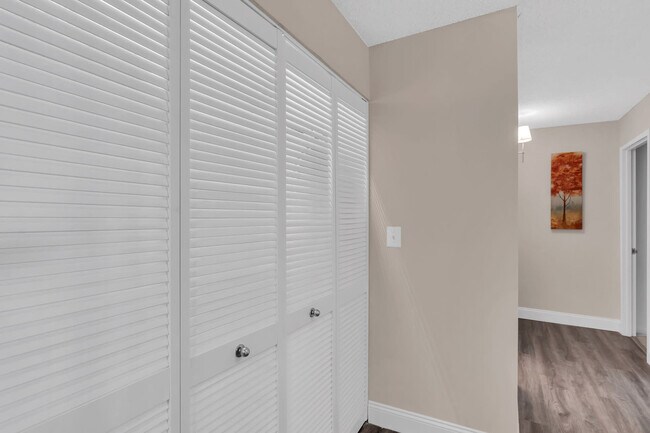 Building Photo - 2231 Crystal Dr