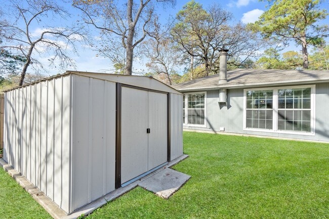 Building Photo - 3307 Roaming Woods Ln