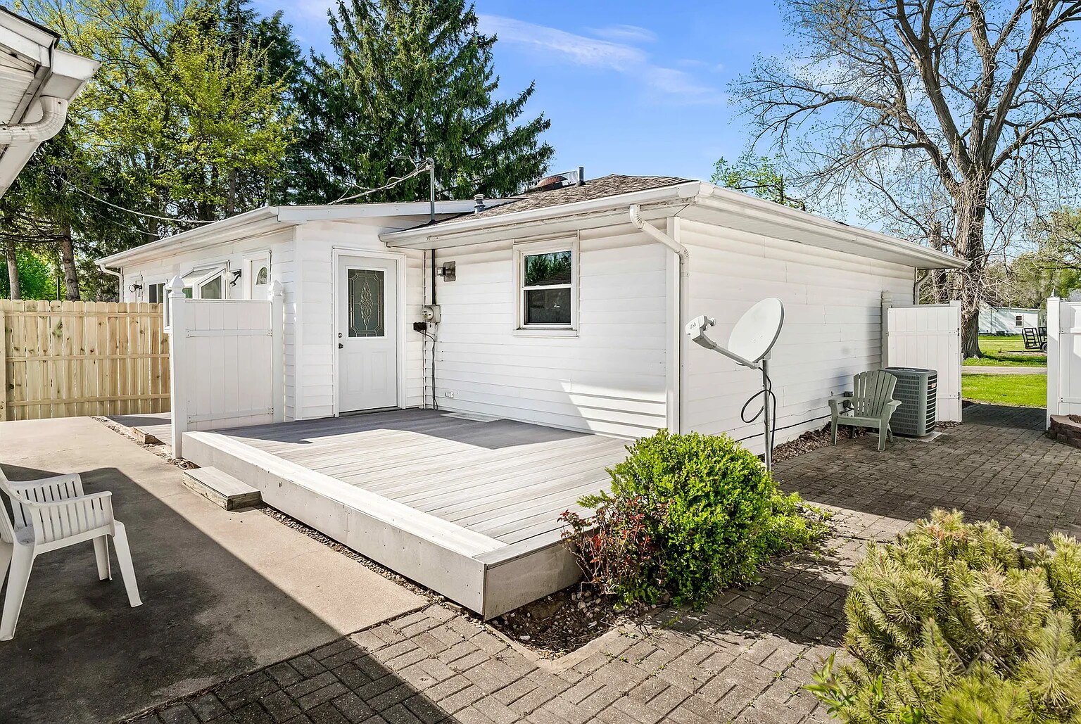 Deck - 501 E Cherry St