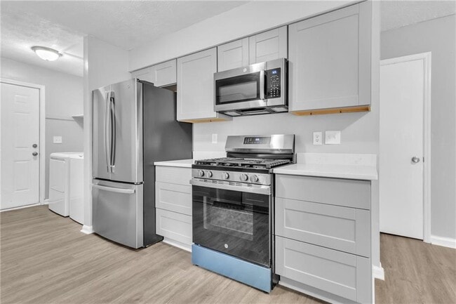 Building Photo - 8883 Homewood Dr