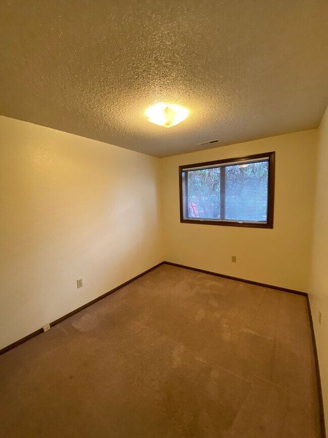 Building Photo - Spacious 3 bedroom 2 Bath Home in SE Corvallis