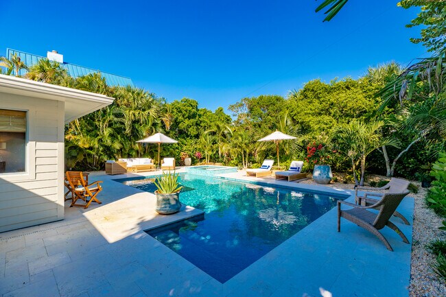 Building Photo - 1830 E Sandpiper Rd