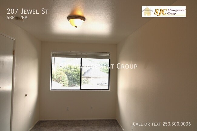 Building Photo - Five Bedroom 2 bath home for rent in Enumclaw