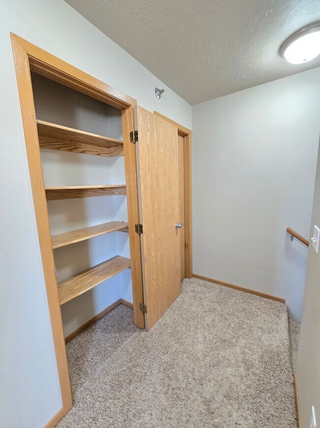 Building Photo - Beautiful Condo!!!