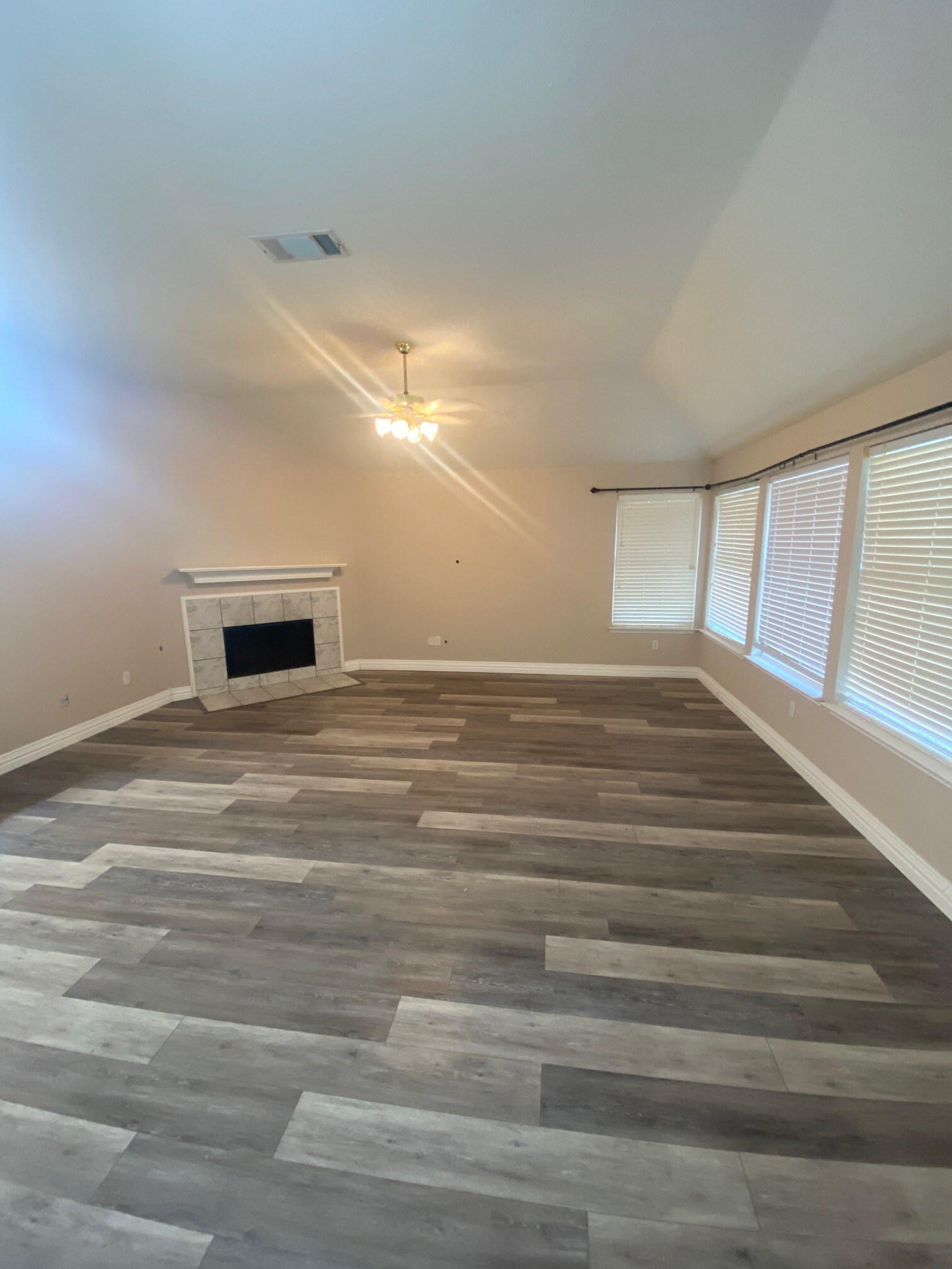 Building Photo - 4505 Scenic Dr