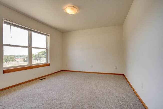 Building Photo - Woodridge Estates Townhomes