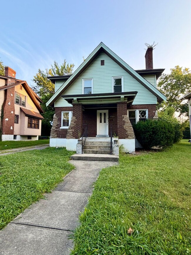 Building Photo - Great 3 bed home in Bond Hill!!
