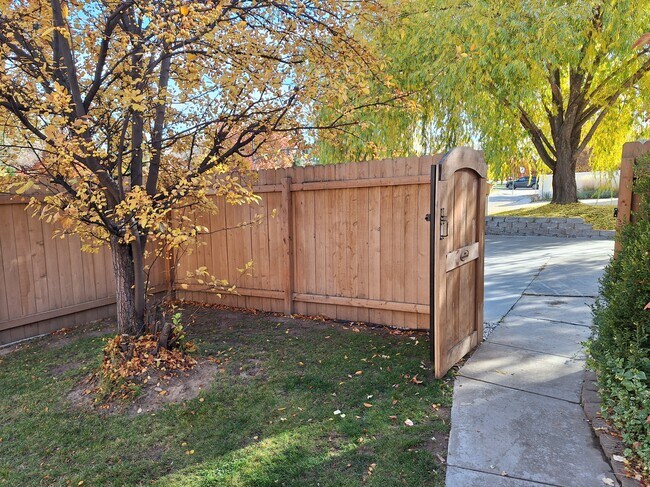 Building Photo - 2437 N Curtis Rd