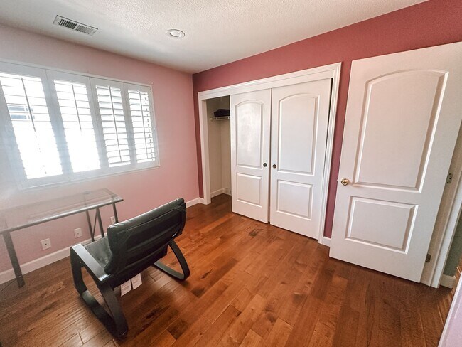 Building Photo - Home in Pleasanton Available!