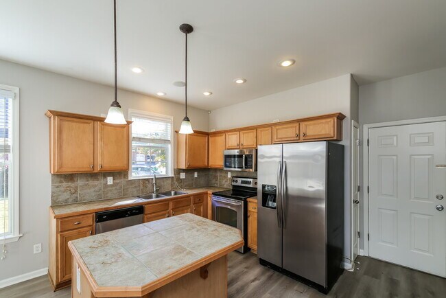 Building Photo - 4902 Shadow Cove