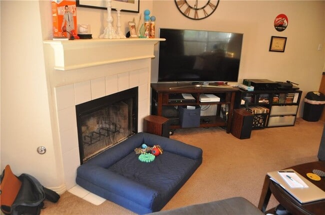 Building Photo - 609 E 49th St