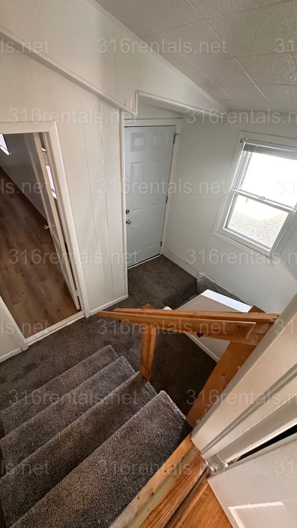 Building Photo - $1175 - 3 bed 1 bath - Single Family Home