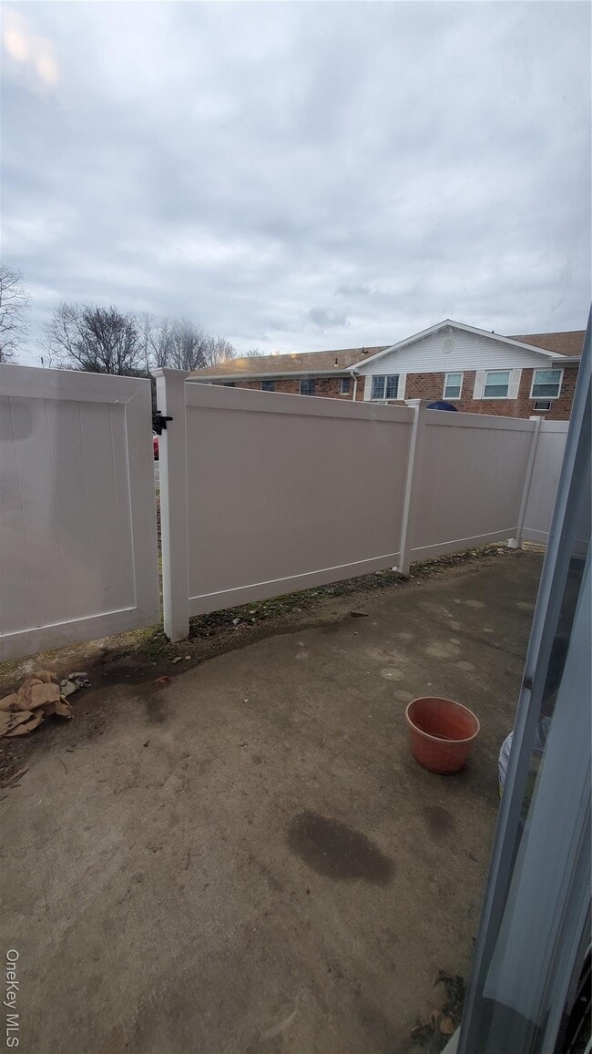 Building Photo - 460 Old Town Rd