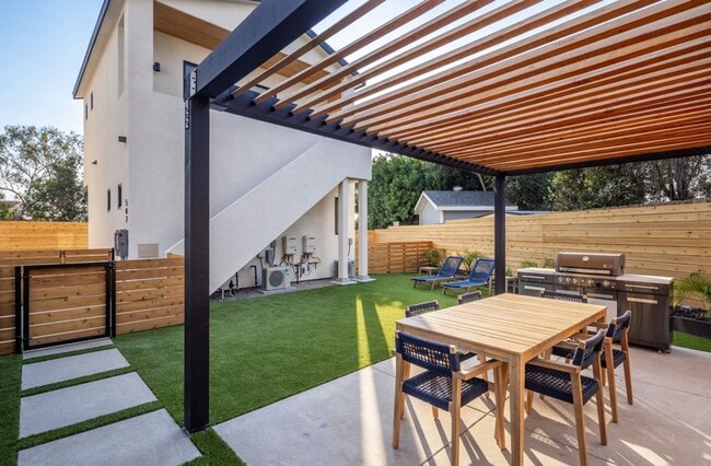 Building Photo - Modern Private Retreat in the Heart of Clairemont