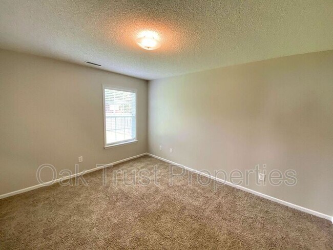 Building Photo - 110 Summer Trace Dr