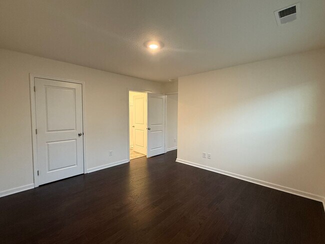 Building Photo - 4 Bedroom 2 Bathroom Home located in Greeneville, TN