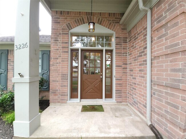Building Photo - 3226 Country Club Blvd