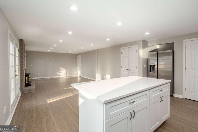Building Photo - 5647 Queensborough Dr