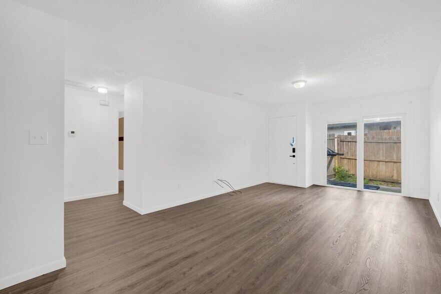 Building Photo - 2920 SE 53rd Ct