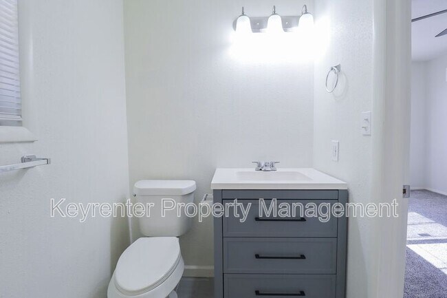 Building Photo - 622 E Xyler St