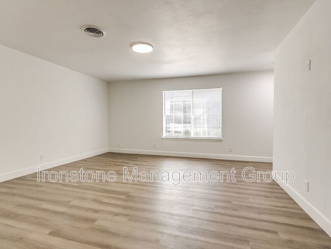 Building Photo - 4517 E 31st St