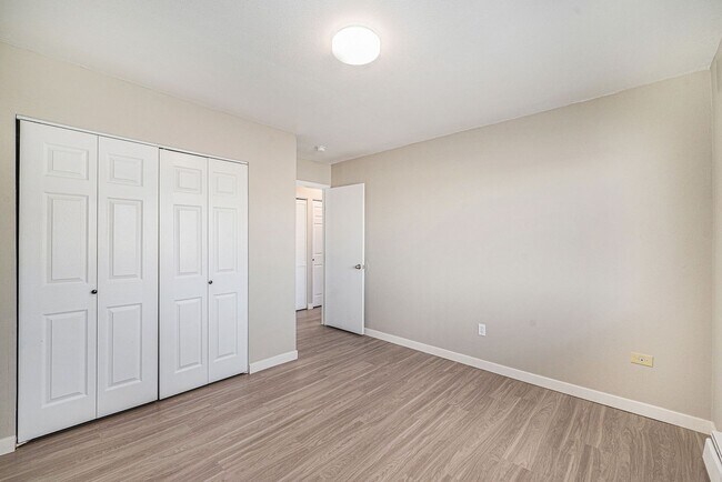 Building Photo - Updated 2 Bed 1 Bath Townhome in HAMPDEN VILLAS!